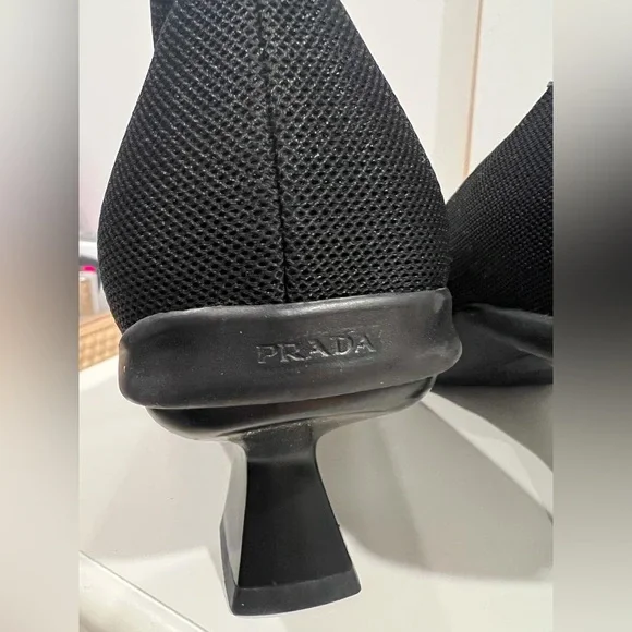 Beautiful Prada shoes - Picture 2 of 4